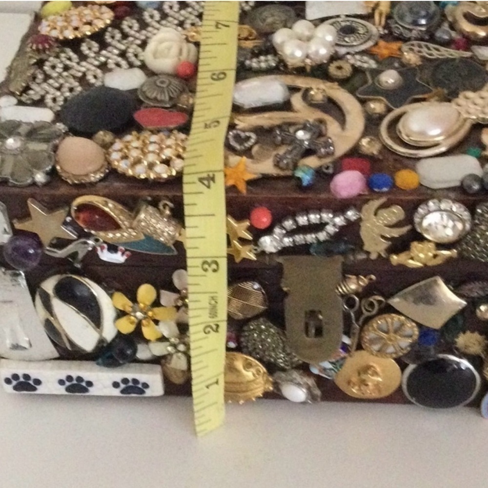 Vintage Treasure Jeweled Wooden Lined Box - Picture 7 of 9